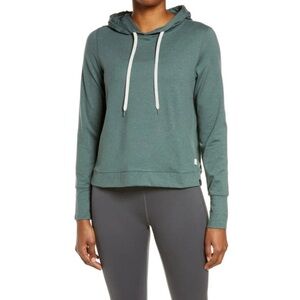 Vuori Women's Halo Essential Hoodie Kelp Heather Green